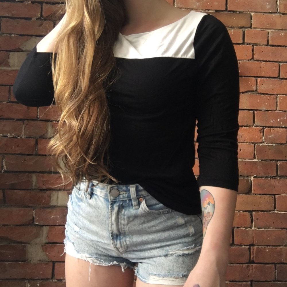 🌞H&M Black and White Color Block Top🌞